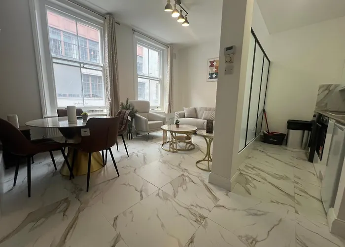 Chic 1-Bed Flat In The Heart Of Soho Wardour Street 1Wd