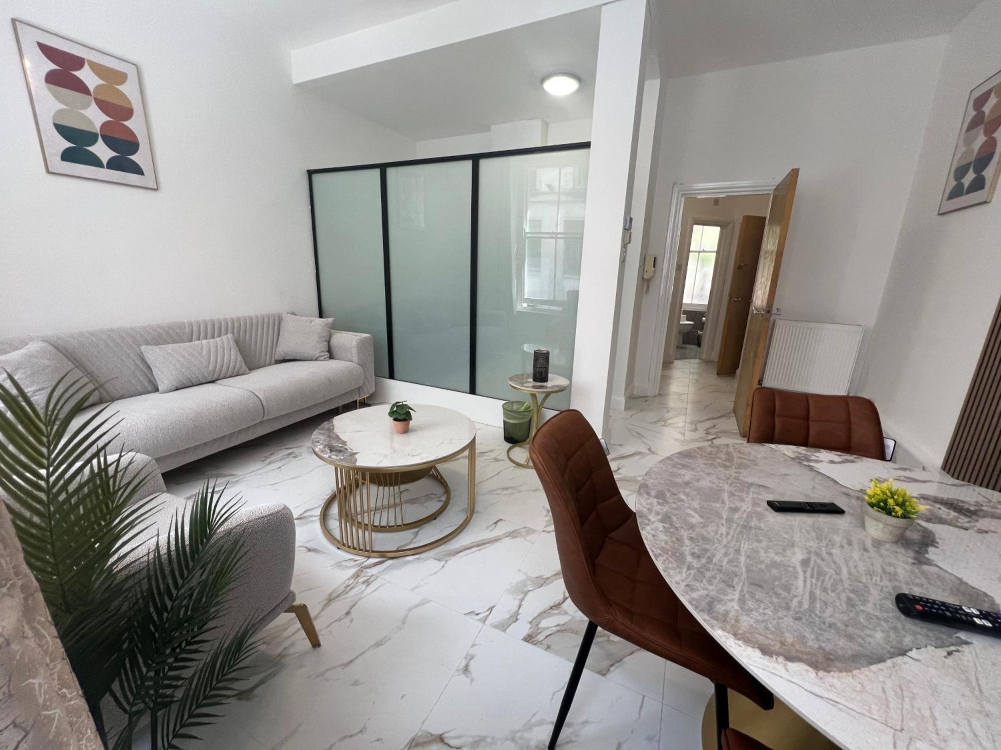 Chic 1-bed Flat In The Heart Of Soho Wardour Street 1wd * Londres