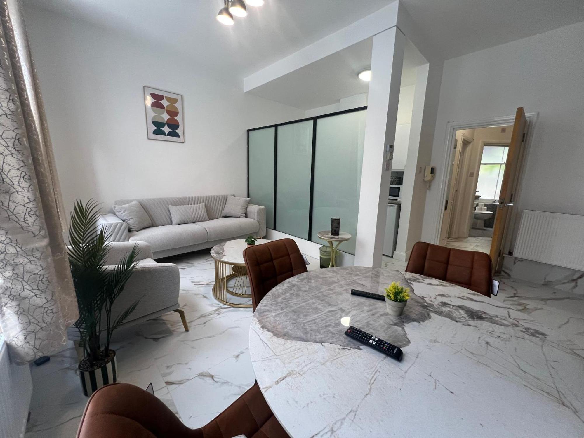 Chic 1-bed Flat In The Heart Of Soho Wardour Street 1wd Appartement