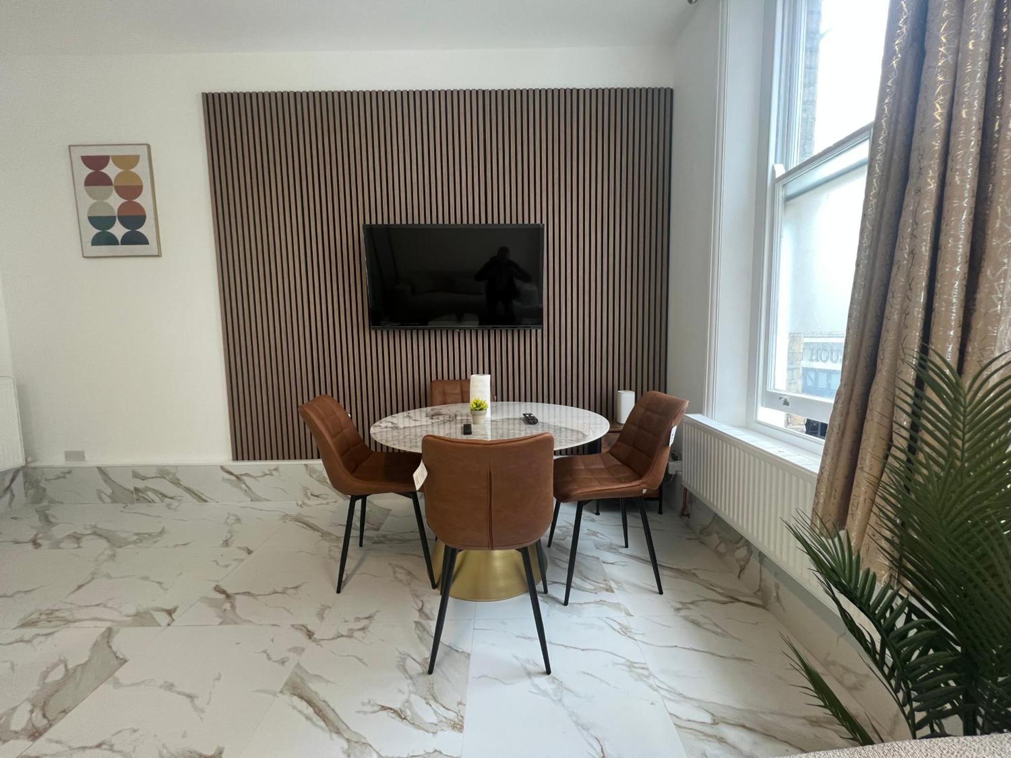 Chic 1-bed Flat In The Heart Of Soho Wardour Street 1wd Londres
