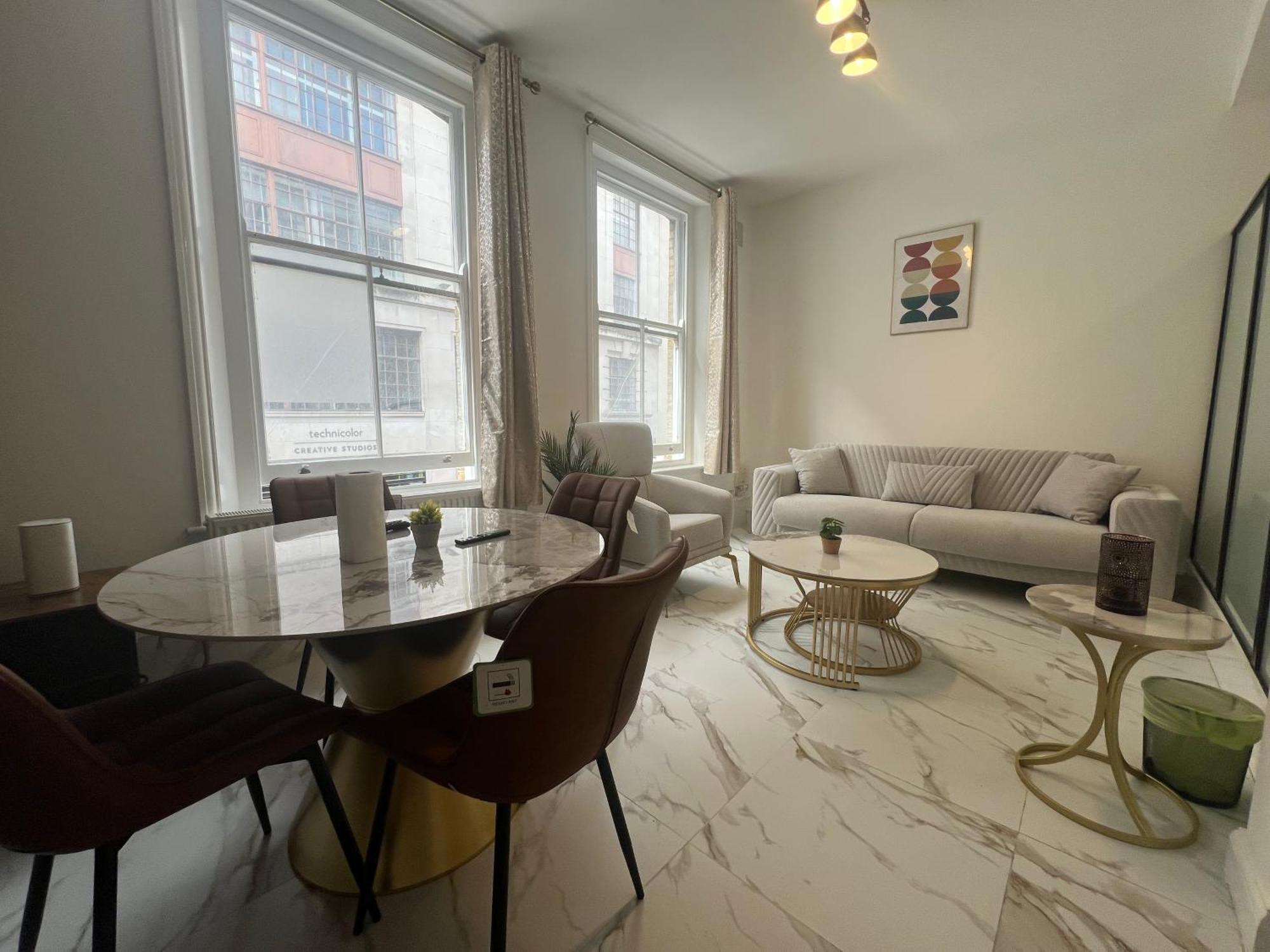 Chic 1-bed Flat In The Heart Of Soho Wardour Street 1wd *